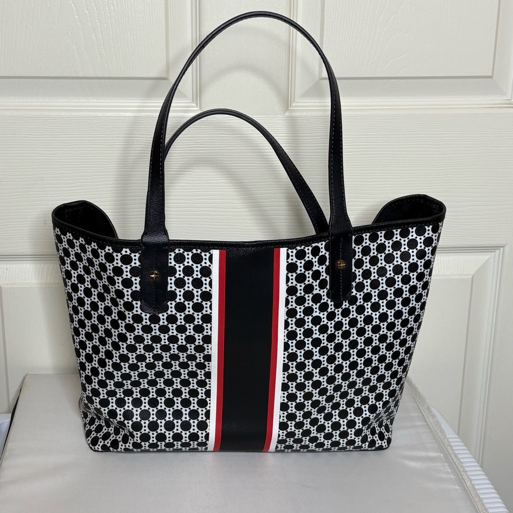 C. Wonder large Signature Tote - Picture 2 of 12
